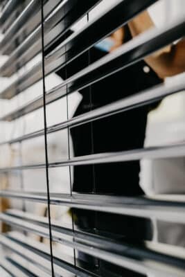 store dans un bureau